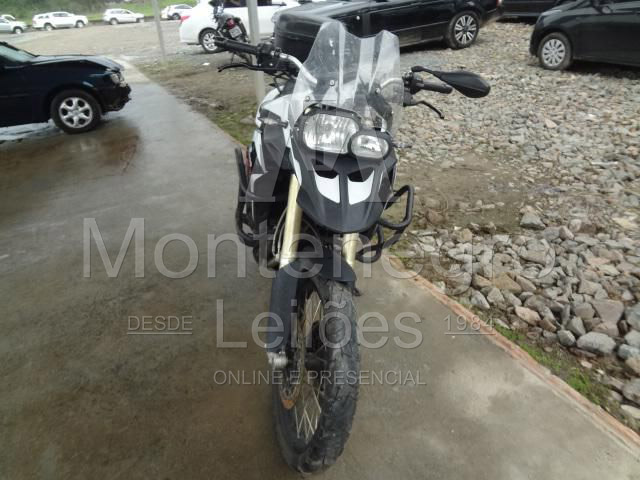 LOTE 001 - BMW - F800 GS 2015