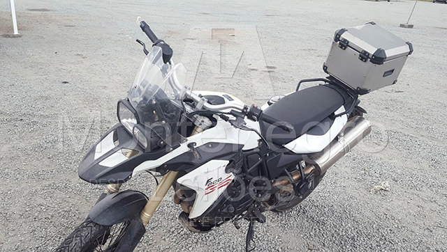 LOTE 002 - BMW F 800 2014