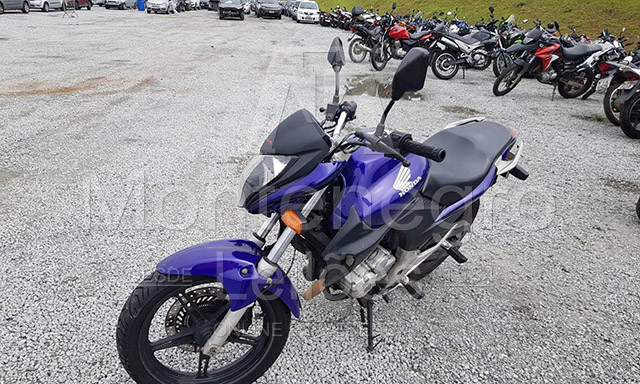 LOTE 009 - HONDA CB 300 2011