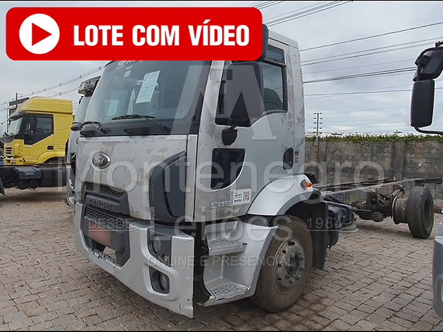 LOTE 008 - Ford Cargo 1319 C Fechada 2013