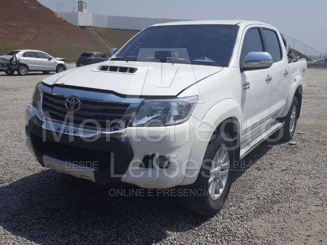 LOTE 032 - TOYOTA Hilux 2.8 TDI SRV CD 4x4 2017